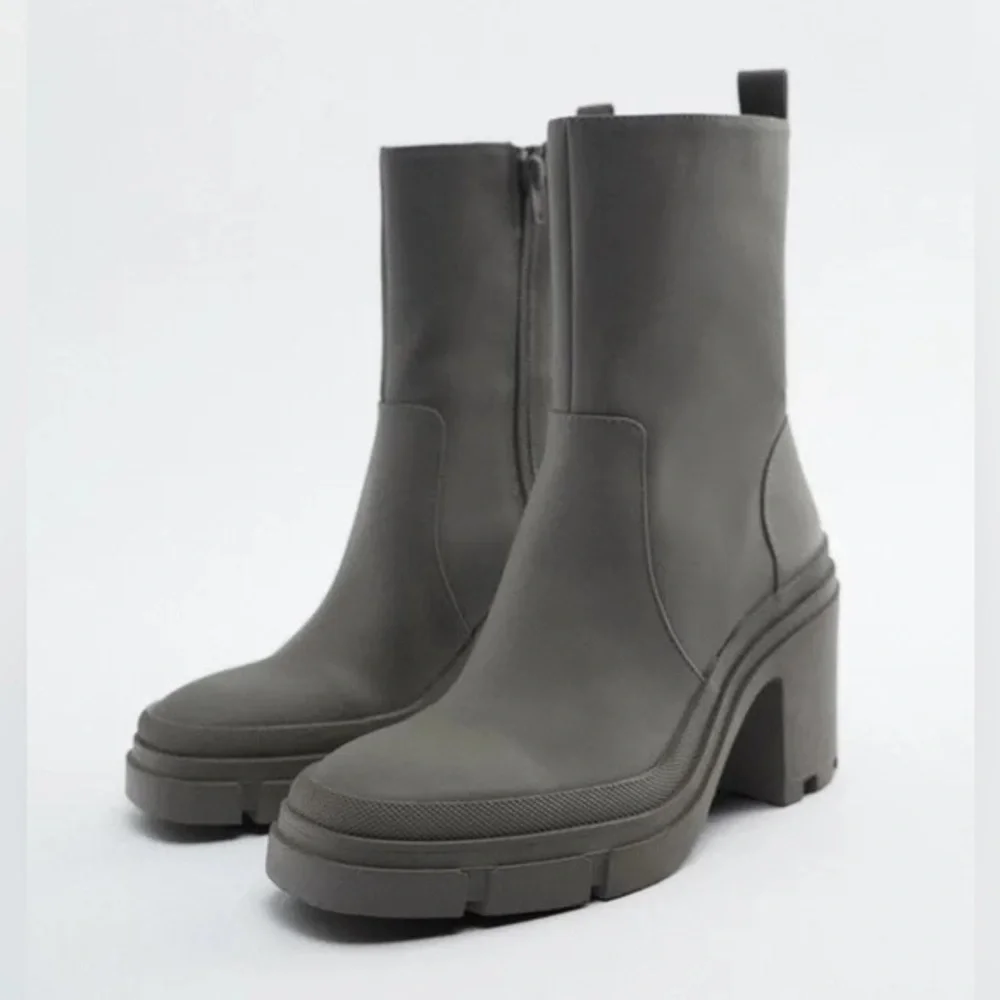 ZARA RUBBERIZED HEELED ANKLE‎ BOOTS